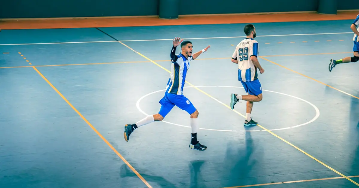Sistem Booking Sewa Lapangan Futsal dan Badminton: Jadwal, Pembayaran, dan DP